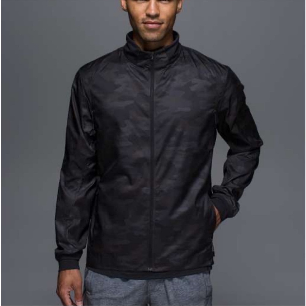 lululemon athletica Men’s Surge Black Camo Windbreaker Jacket